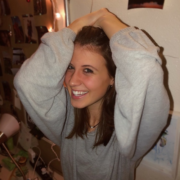 Meet your Posher, Alyssa - Picture 1 of 1